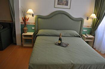 Affittacamere Residenza Ponte Sant'angelo 2*