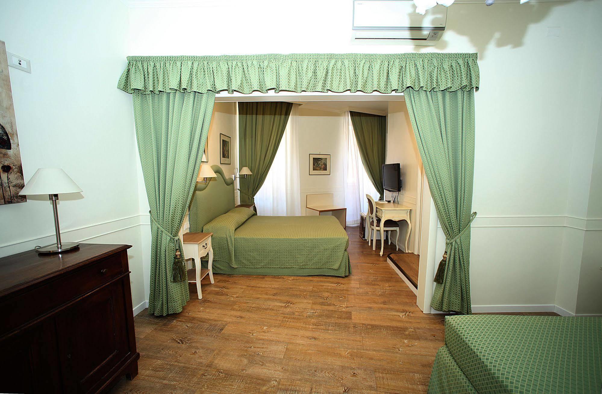 Affittacamere Residenza Ponte Sant'angelo 2*